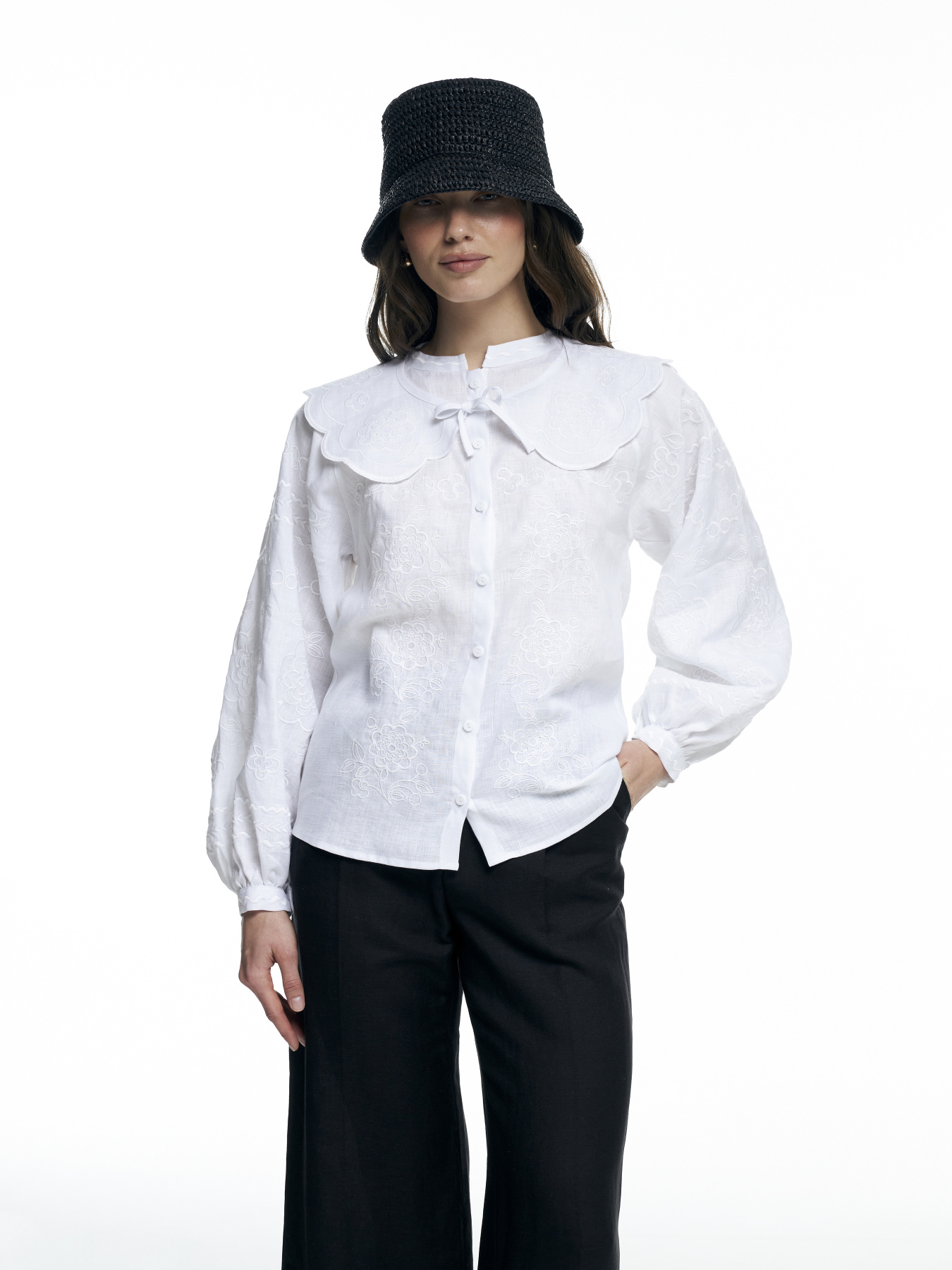 Вишита сорочка FloveTouch Квітка Біла модель sorochka-vyshyta-zi-znimnym-komirom-bila Фото