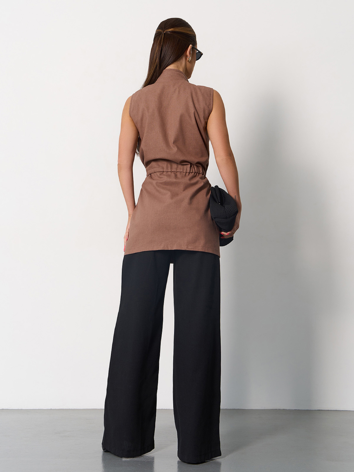 Класичний жилет ISSA Plus модель 15160_коричневый Фото