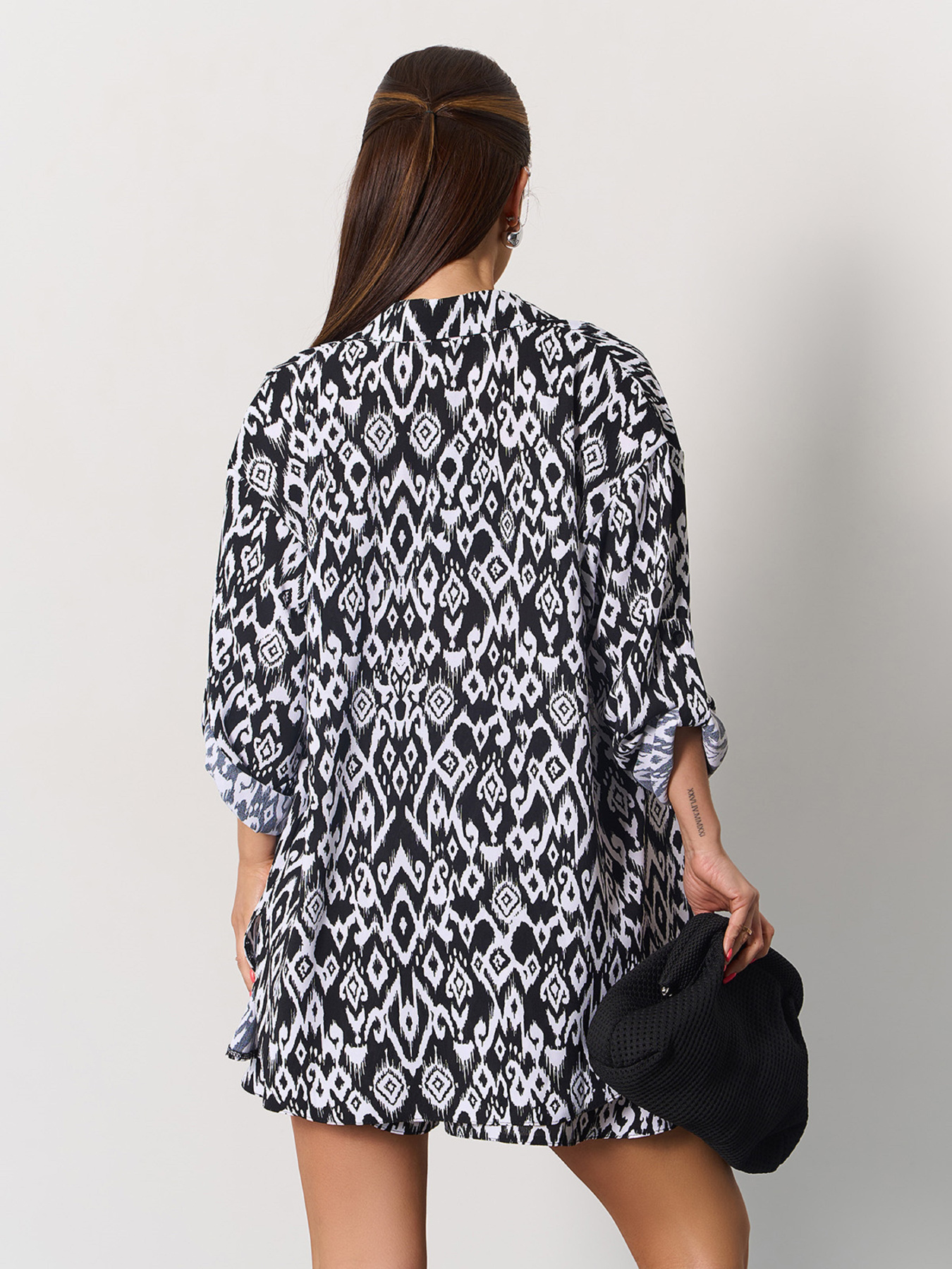 Повседневный костюм ISSA Plus модель SA-620_черный_белый Повседневный костюм ISSA Plus модель SA-620_черный_белый Фото