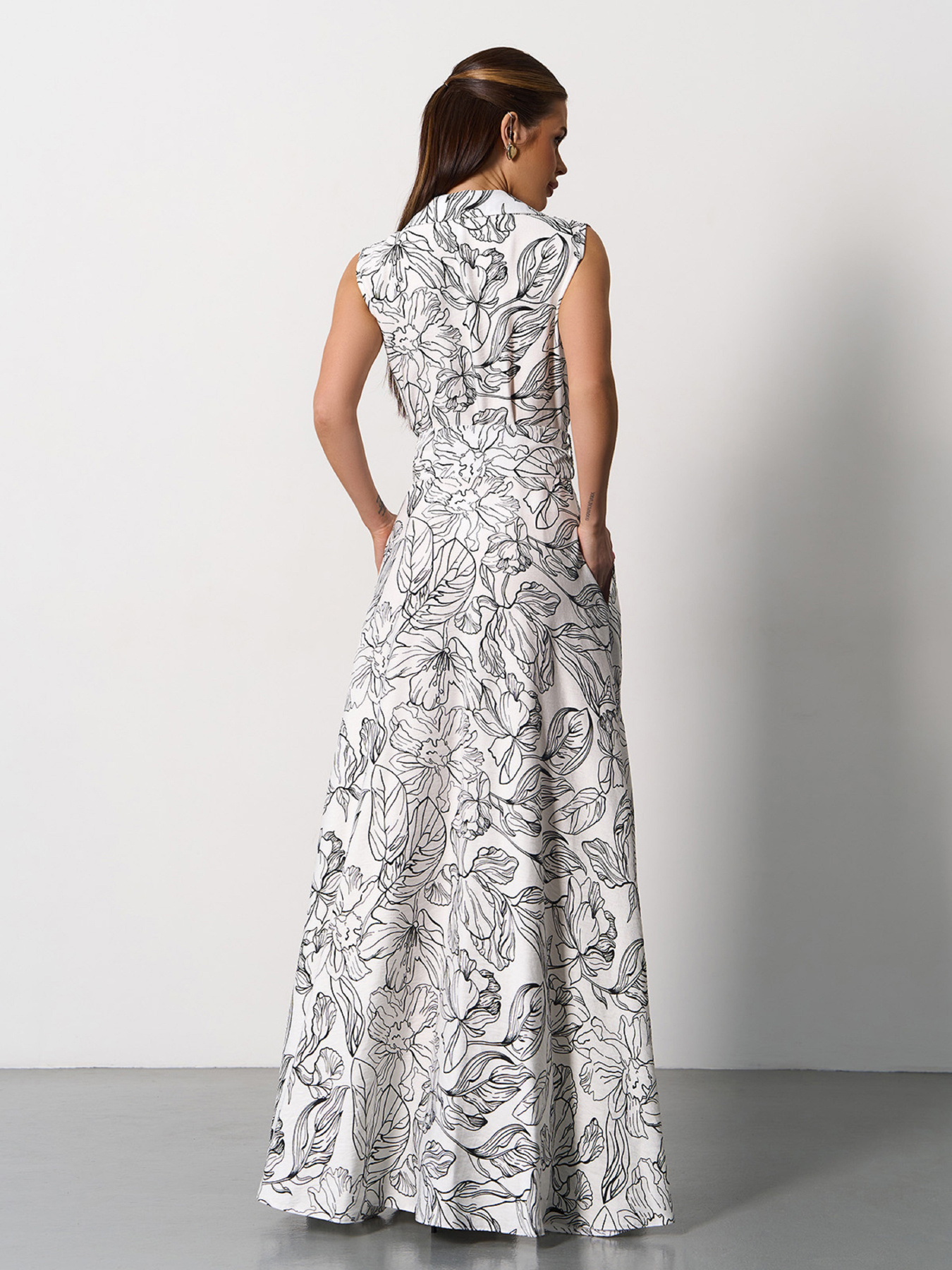 Сукня максі ISSA Plus модель 15167_белый_черный Сукня максі ISSA Plus модель 15167_белый_черный Фото