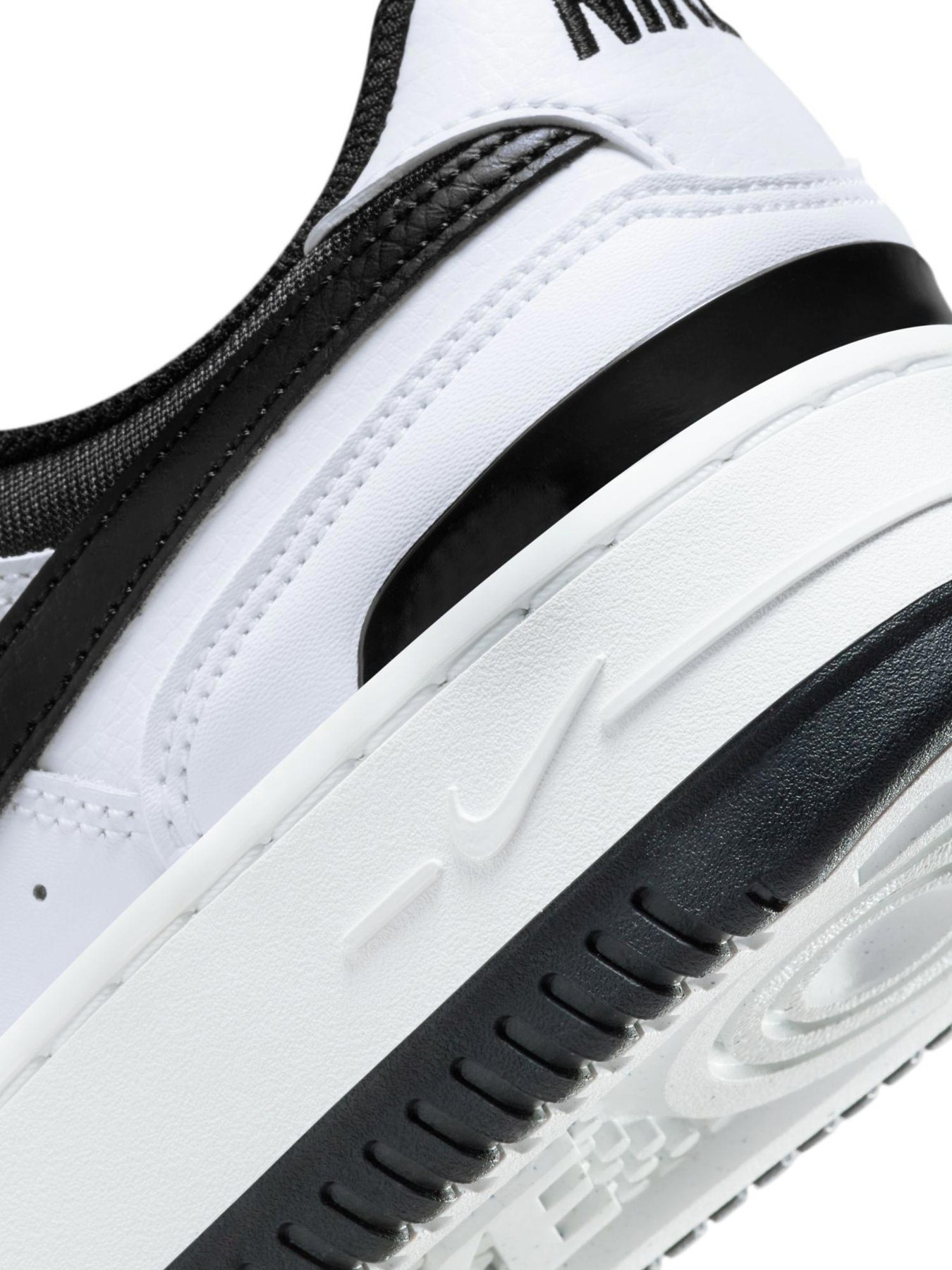 Кросівки NIKE модель DX9176.100 Фото