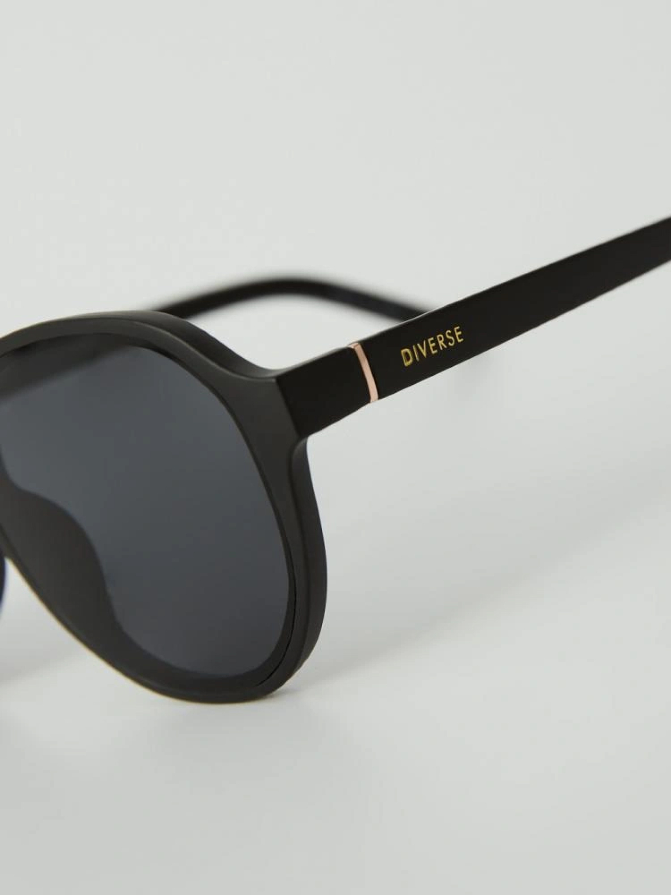 Солнцезащитные очки DIVERSE модель 10042052 Фото