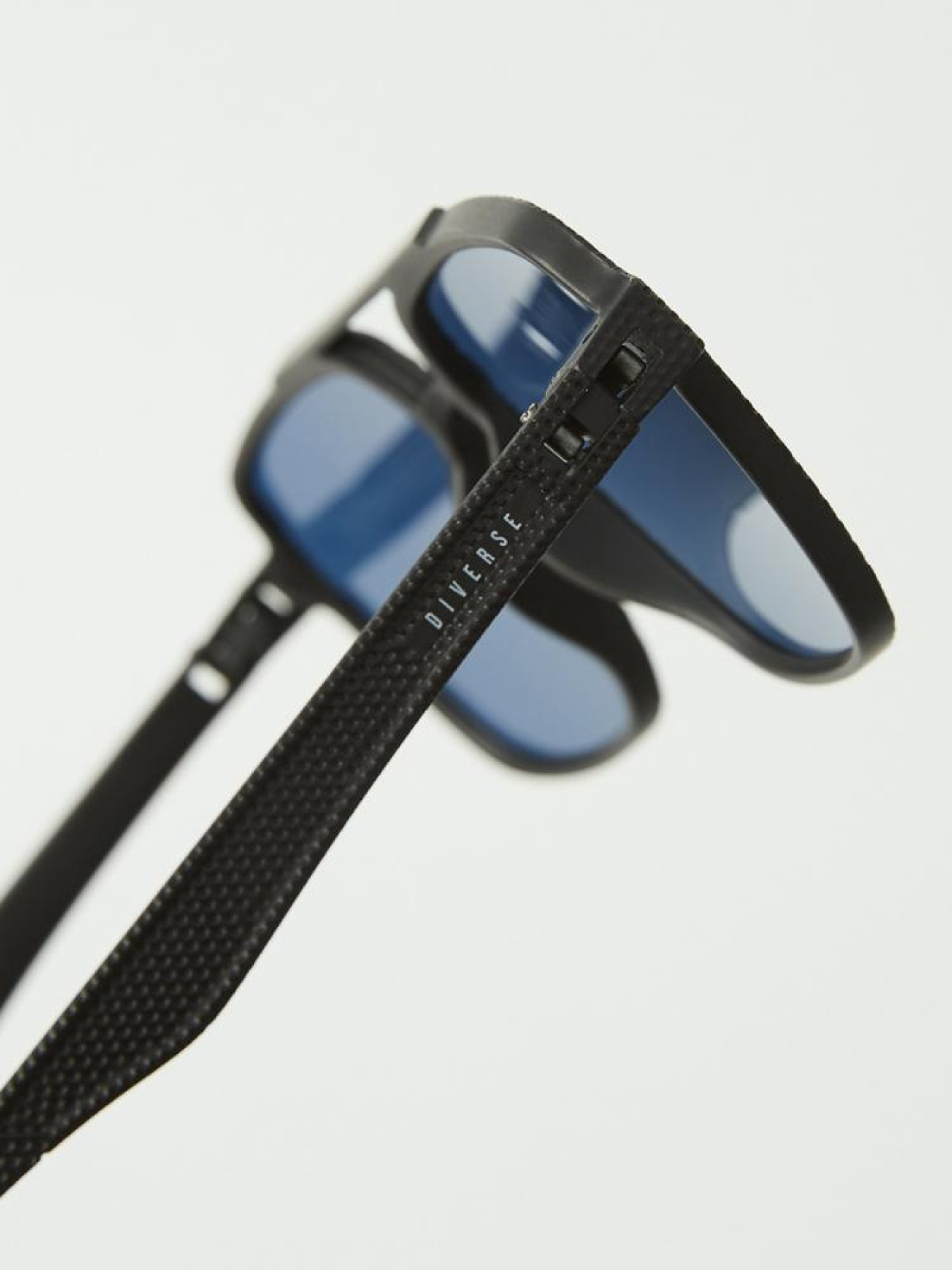 Солнцезащитные очки DIVERSE модель 10044191 Фото