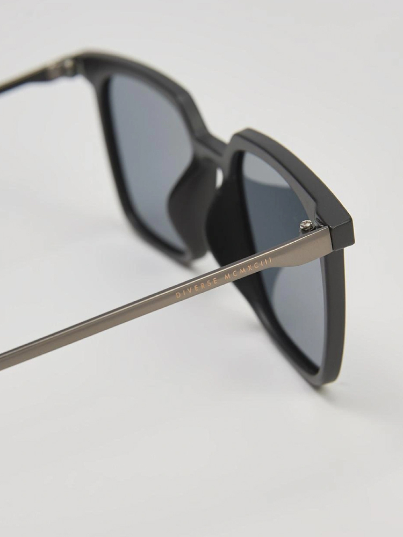 Солнцезащитные очки DIVERSE модель 10046554 Фото