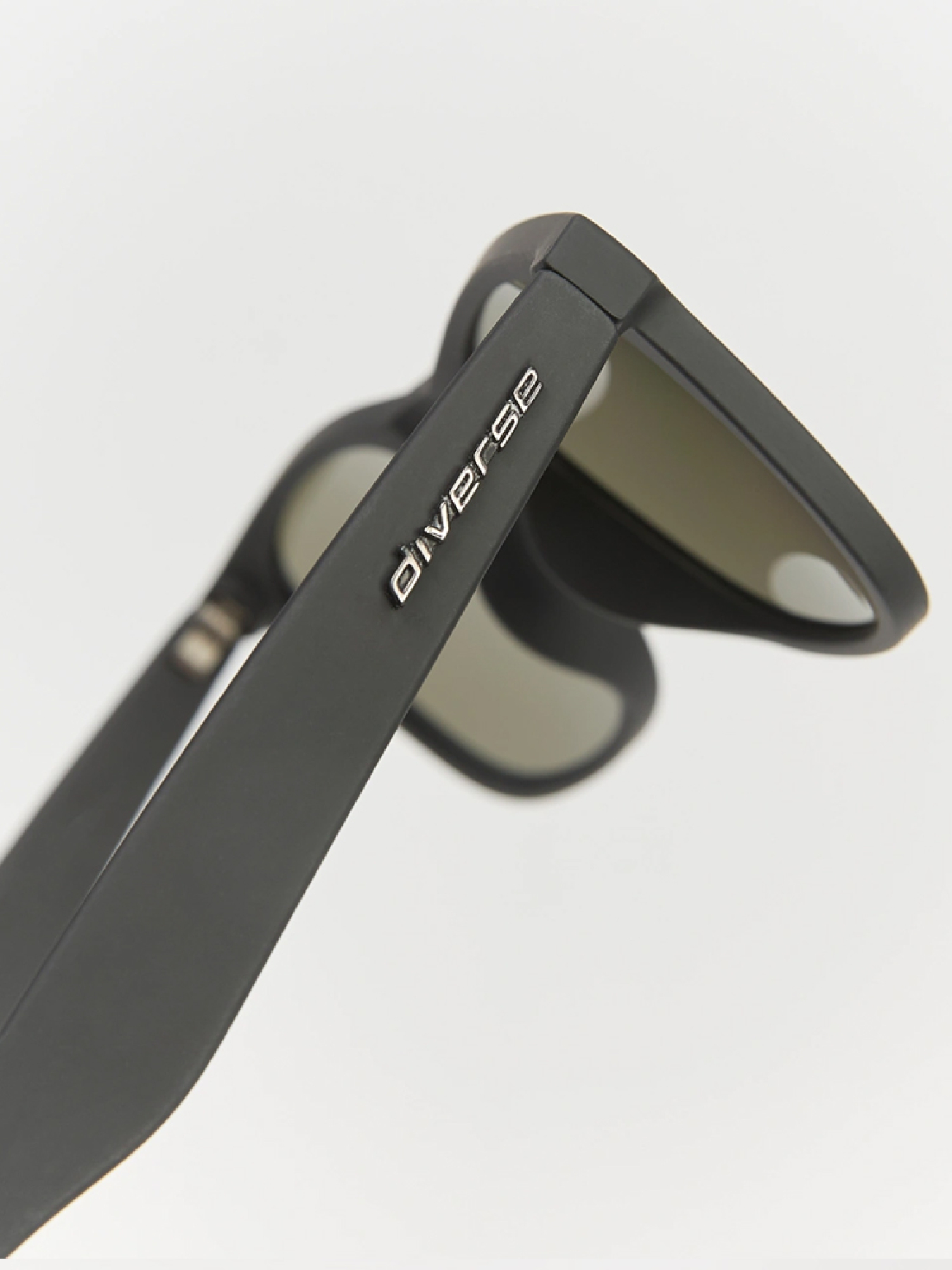 Солнцезащитные очки DIVERSE модель 10046551 Фото