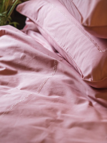 Комплект постільної білизни з автентичною вишивкою та кантом Brindal Rose в сатиновому чохлі для зберігання Ecotton модель 25115 Фото