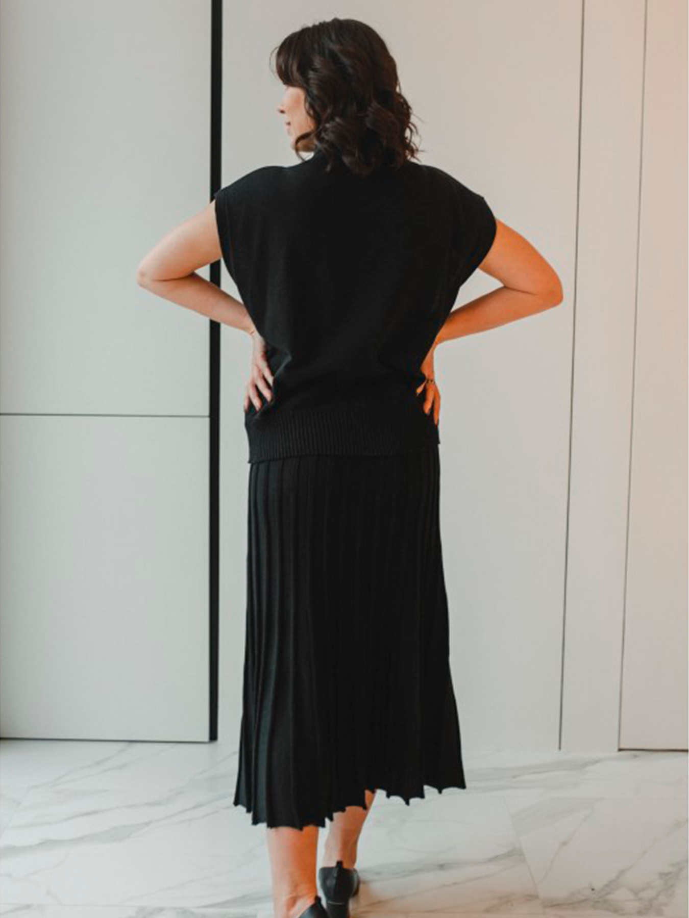 Спідниця міді Nita модель yubka-nita-844-22-chernaq-chornij Фото