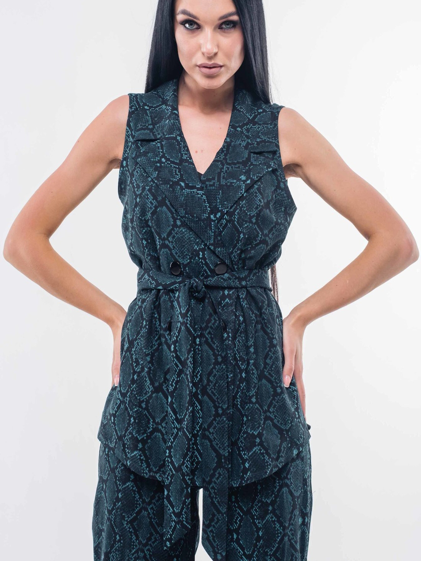 Класичний жилет RiMari модель 16-2-76-19-smaragdovij Фото