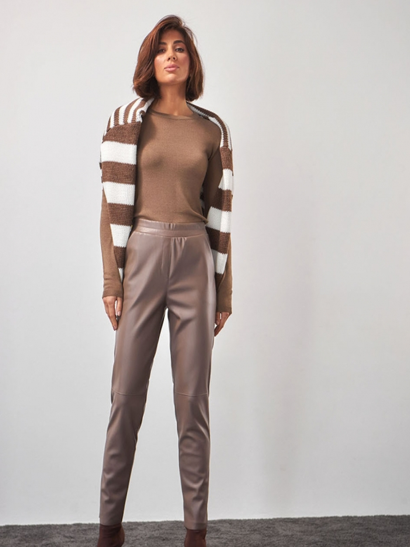 Штани повсякденні TrikoBakh модель 3001-kapuchno Фото