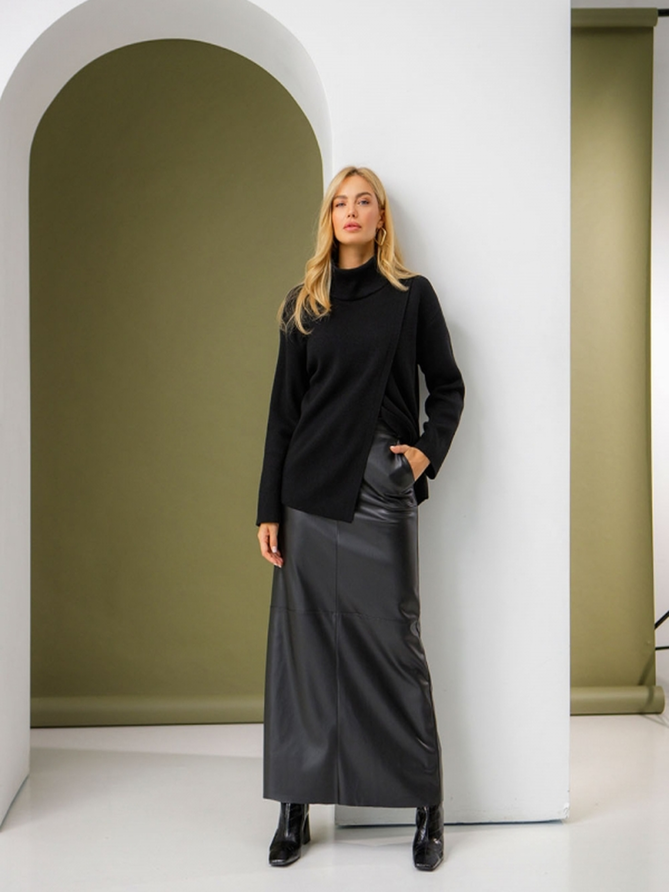 Свитер TrikoBakh модель 2547-chornij Фото