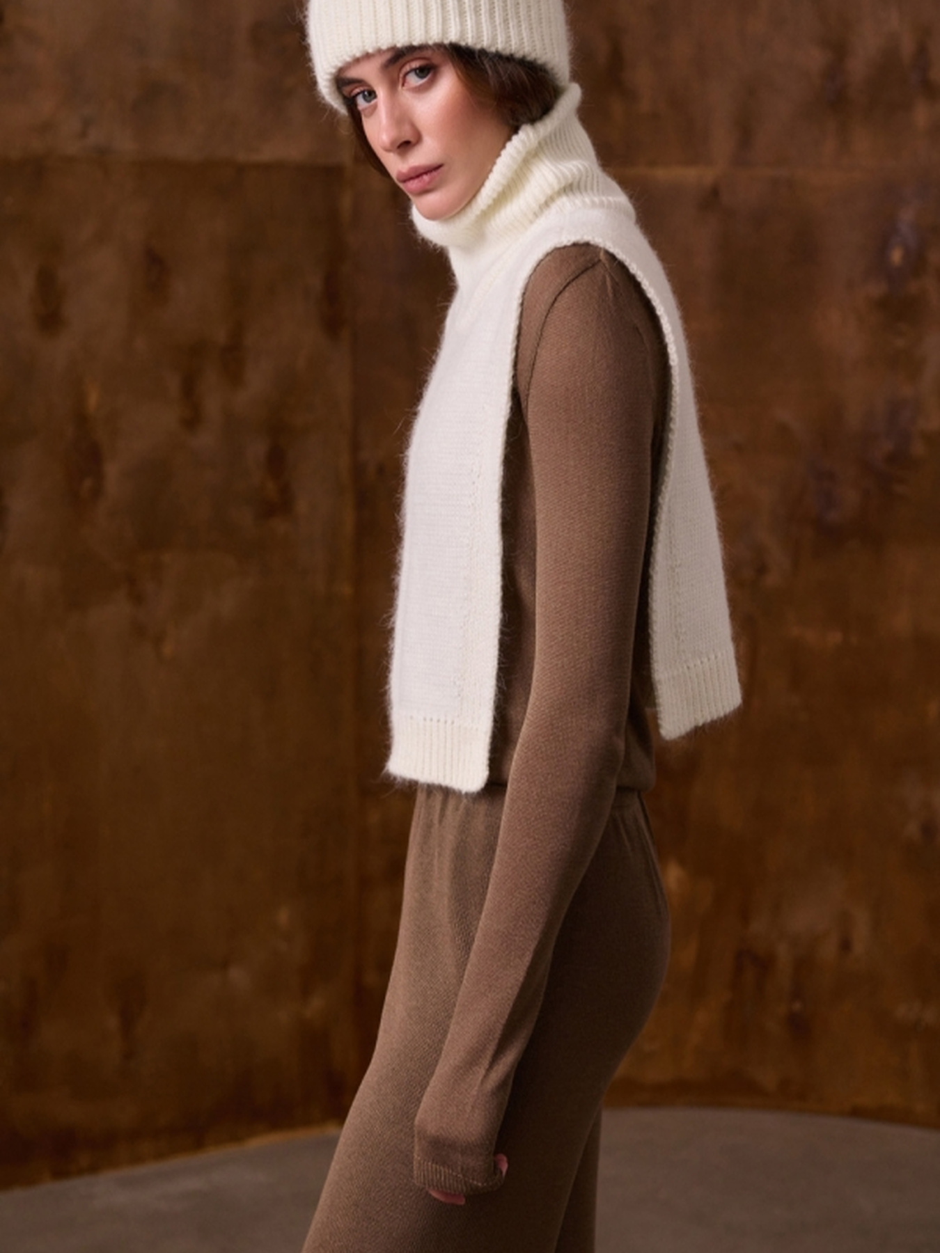 Жилет TrikoBakh модель 2810-moloko Жилет TrikoBakh модель 2810-moloko Фото