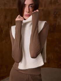 Жилет TrikoBakh модель 2810-moloko Жилет TrikoBakh модель 2810-moloko Фото