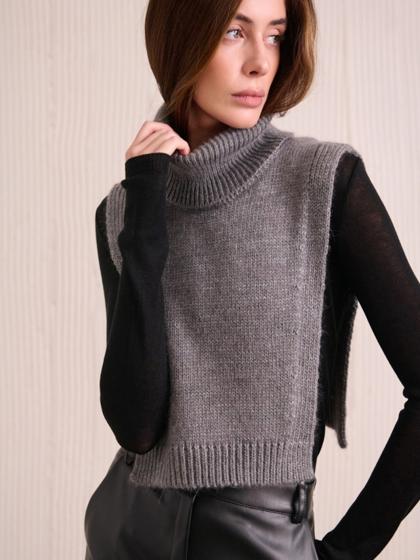 Жилет TrikoBakh модель 2810-srij Жилет TrikoBakh модель 2810-srij Фото