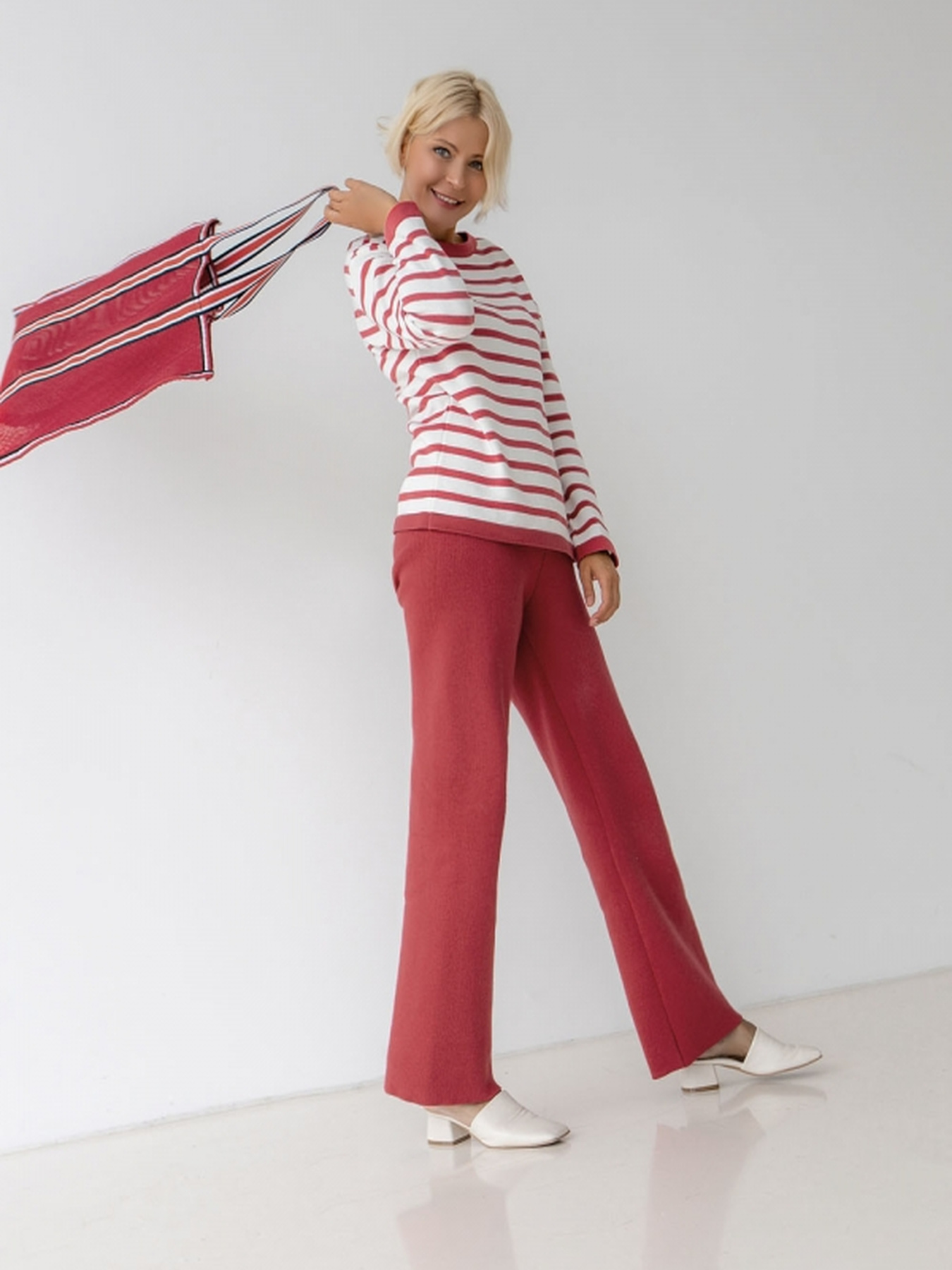 Повседневные штаны TrikoBakh модель 2082-chervonij Повседневные штаны TrikoBakh модель 2082-chervonij Фото