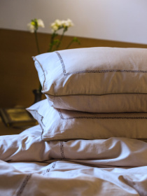 Комплект постільної білизни з автентичною вишивкою та кантом Shifting Sand в сатиновому чохлі для зберігання Ecotton модель 25093 Фото