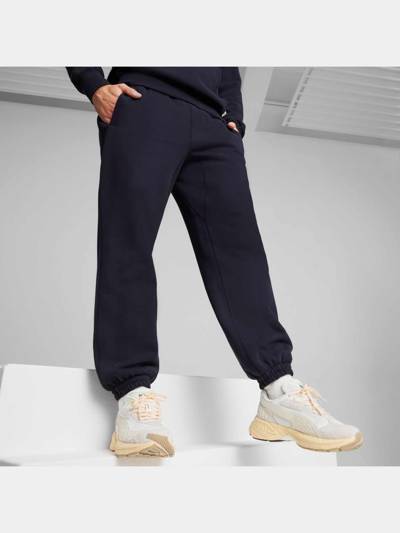 Штаны спортивные PUMA Mmq Sweatpants модель 624007 Фото