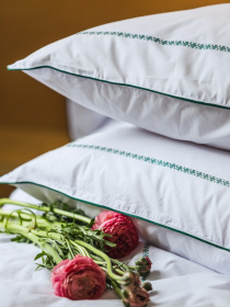 Комплект постельного белья с аутентичной вышивкой  и кантом Dark Green из перкаля в чехле для хранения Ecotton модель 25139 Фото