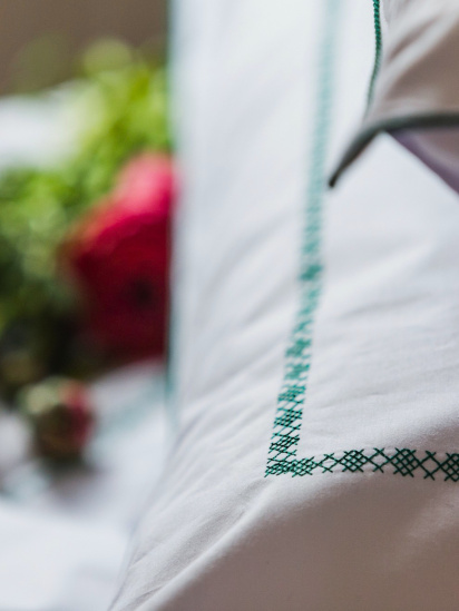 Ecotton ­Комплект постельного белья с аутентичной вышивкой  и кантом Dark Green из перкаля в чехле для хранения модель 25139 — фото 5 - INTERTOP