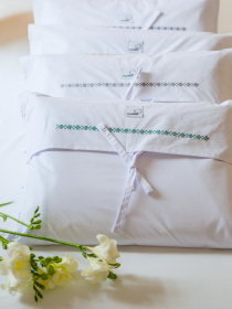 Комплект постельного белья с аутентичной вышивкой  и кантом Gold из перкаля в чехле для хранения Ecotton модель 25144 Фото