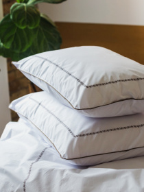 Комплект постельного белья с аутентичной вышивкой  и кантом Cappuccino из перкаля в чехле для хранения Ecotton модель 25138 Фото