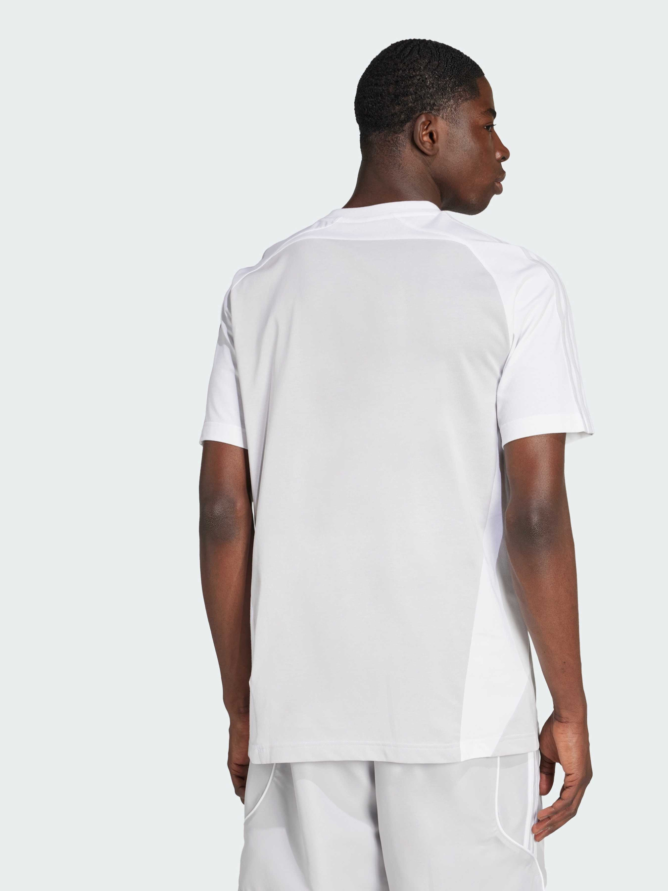 Спортивная футболка Adidas модель JN3062 Спортивная футболка Adidas модель JN3062 Фото