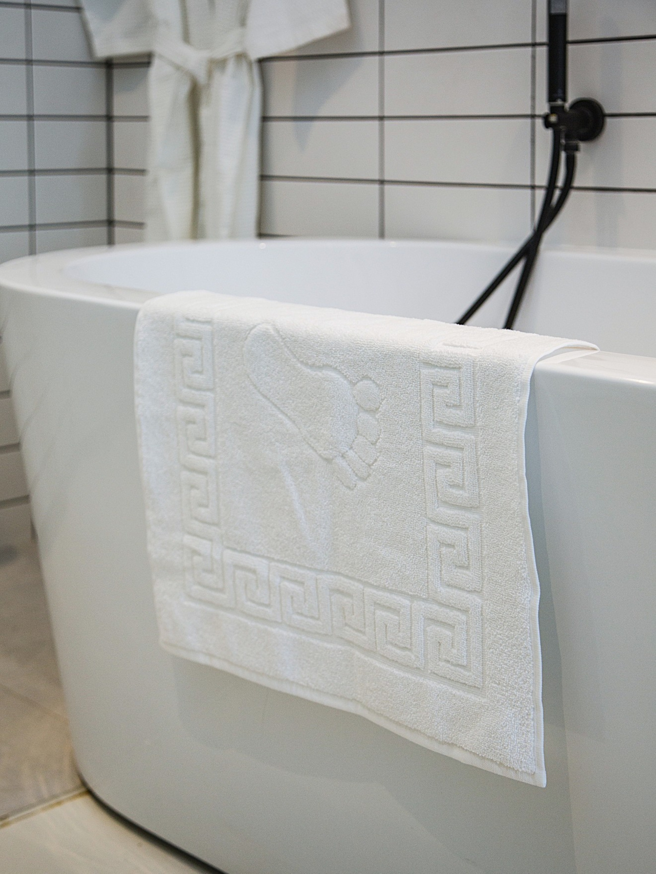 Коврик махровый для ног белый с тиснением Ножки White Ecotton модель 24690 Фото