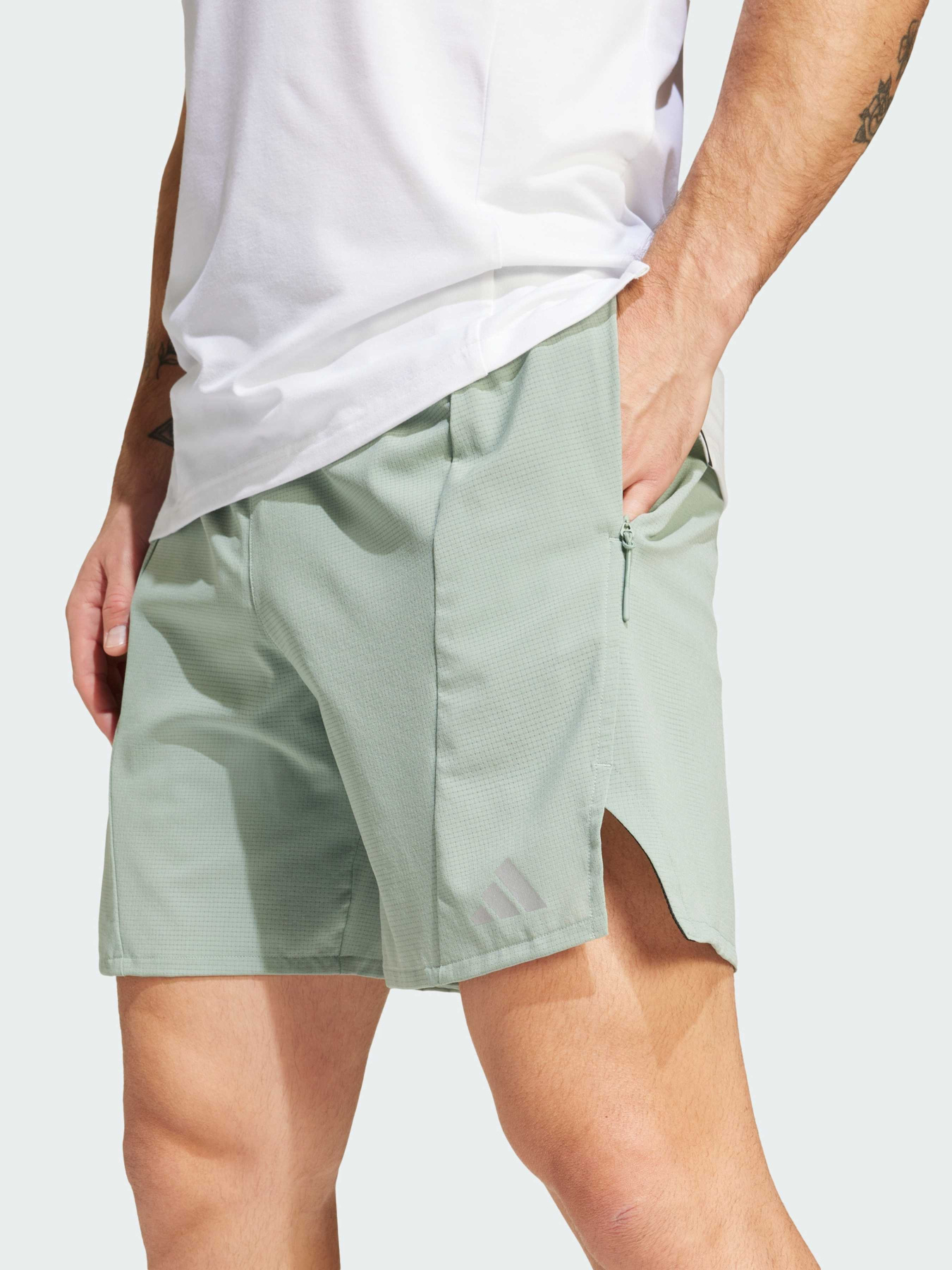 Спортивні шорти Adidas модель JN1990 Фото