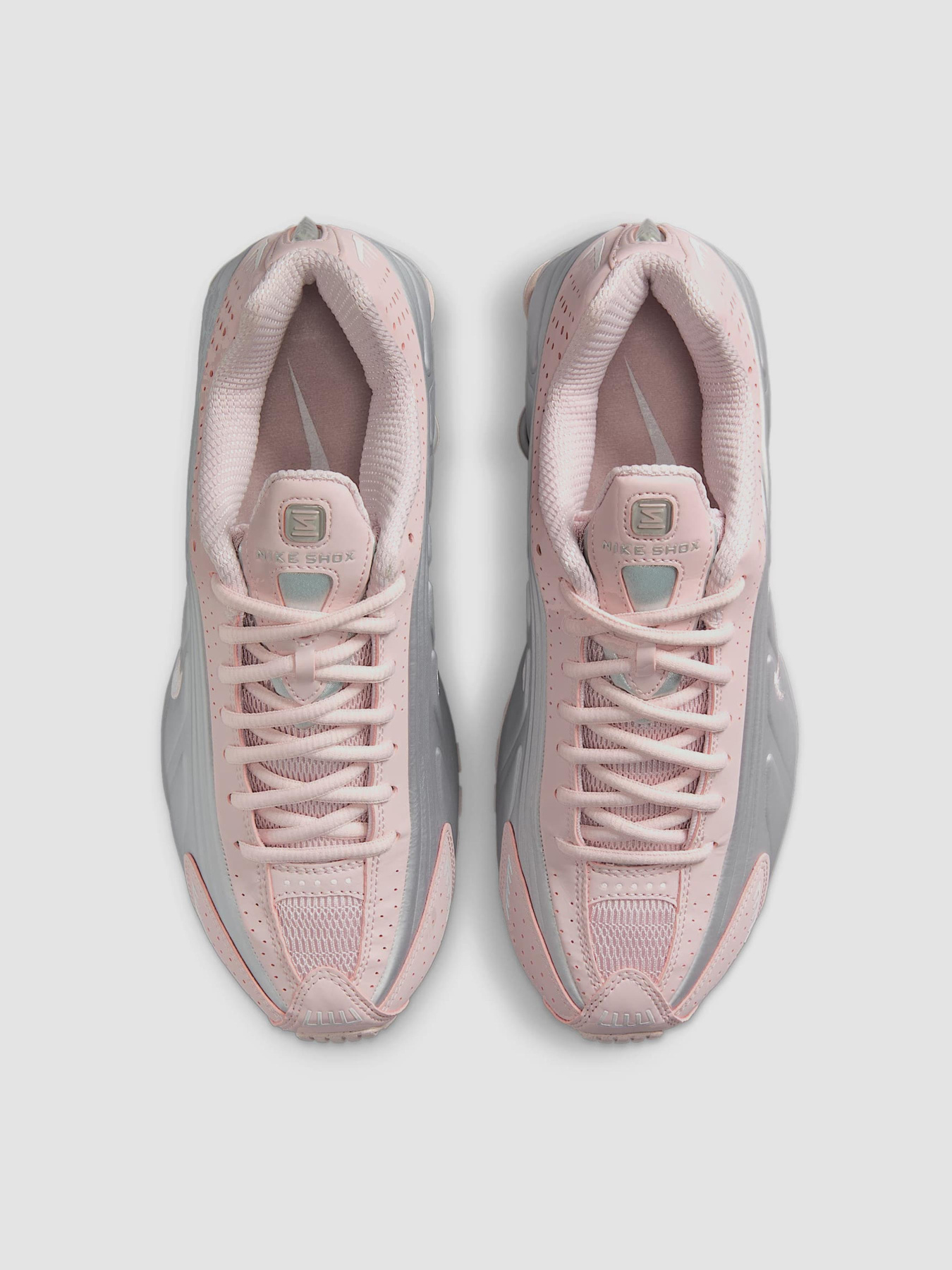 Кросівки NIKE Shox R4 модель AR3565-600 Фото