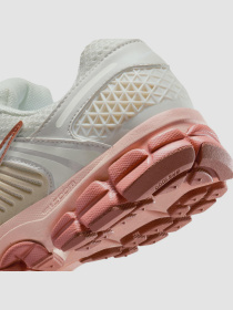 Кросівки повсякденні NIKE Zoom Vomero 5 модель FJ2028-002 Фото