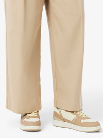 Кроссовки повседневные Lacoste модель 749SFA0072BW7 Кроссовки повседневные Lacoste модель 749SFA0072BW7 Фото