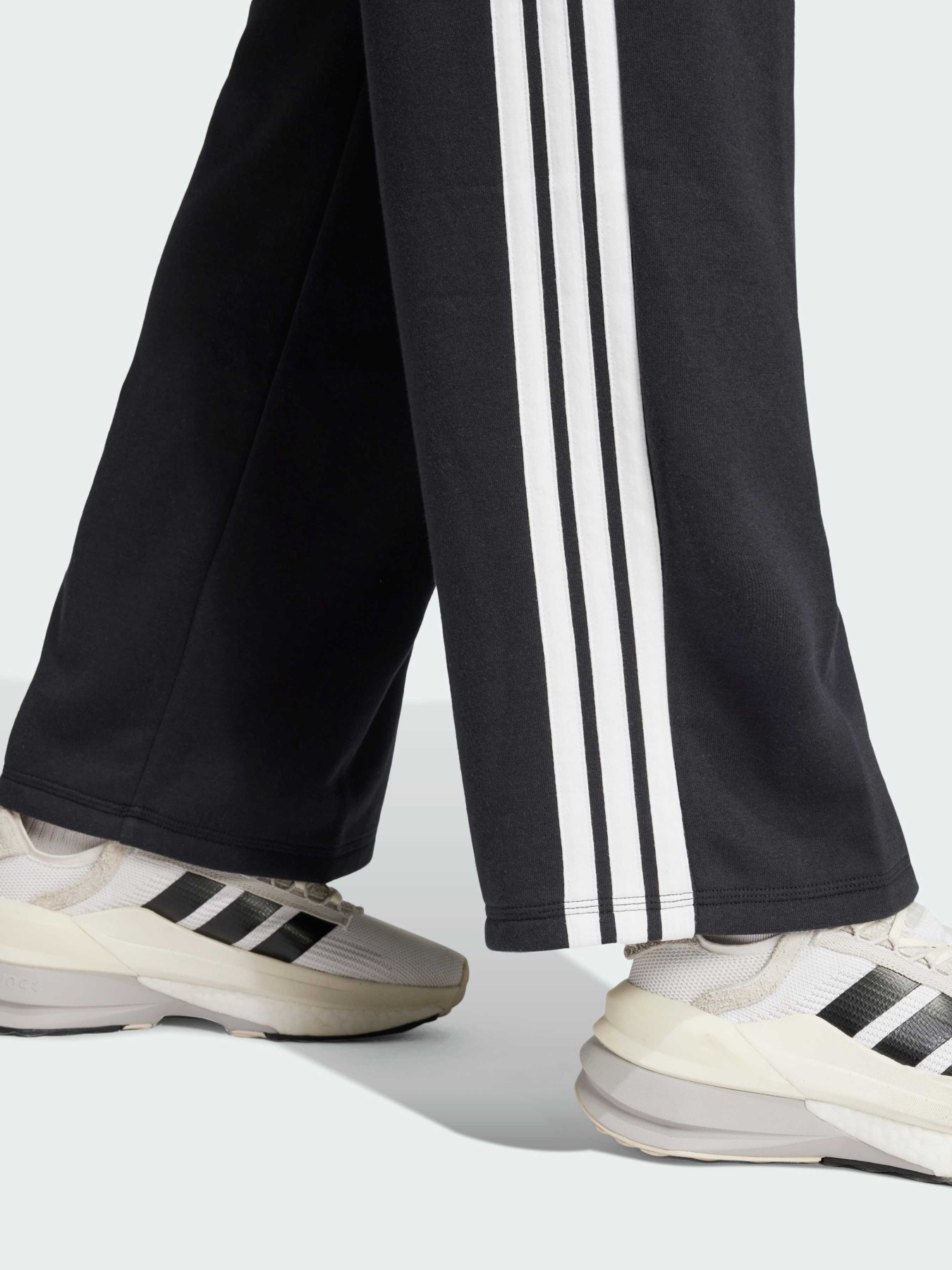 Повседневные штаны Adidas модель JW7182 Фото