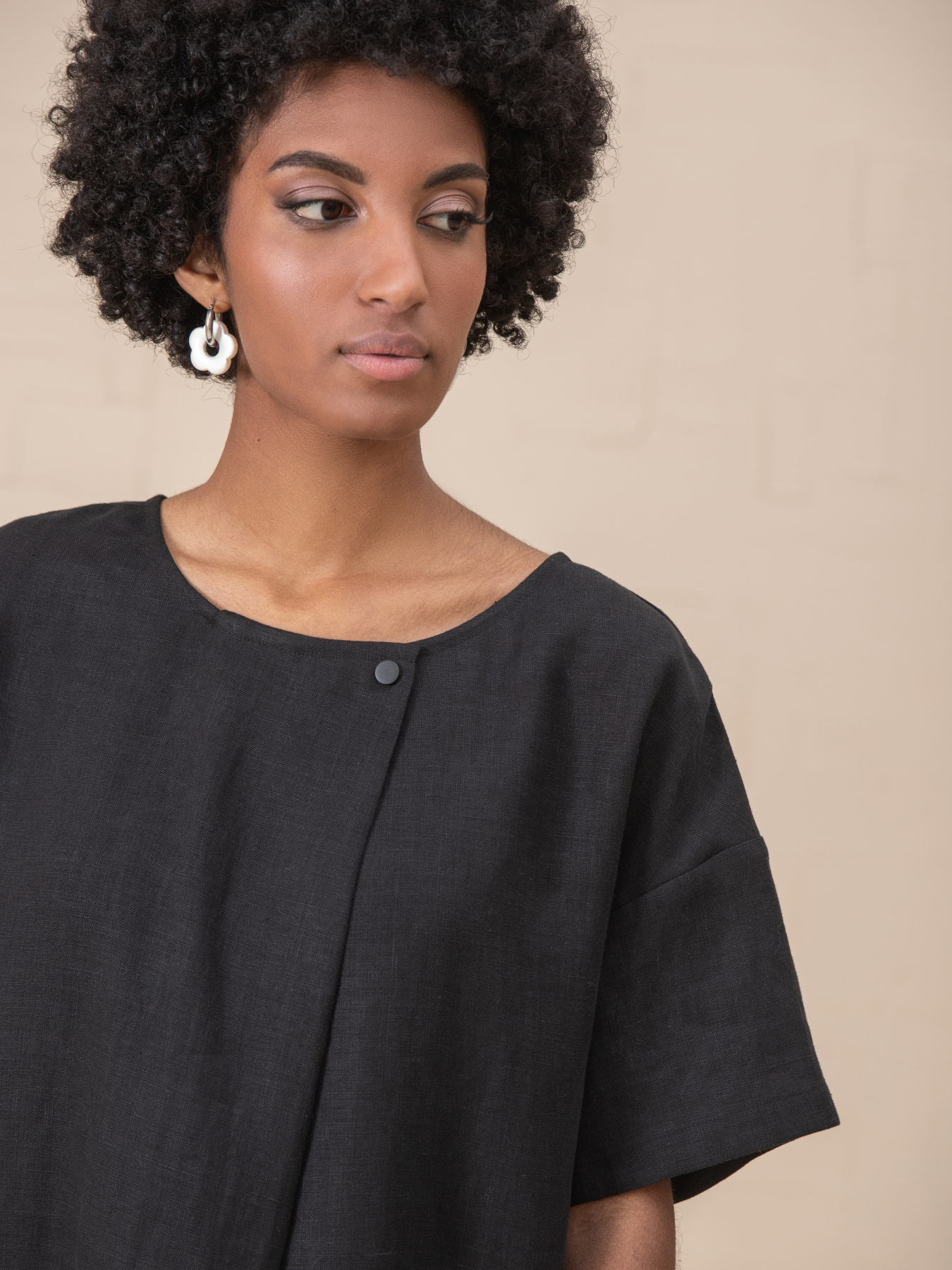 Платье миди HankaKohana Ilana модель HK1321001 Платье миди HankaKohana Ilana модель HK1321001 Фото