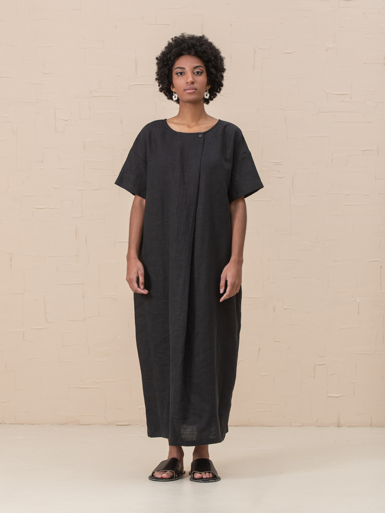 Платье миди HankaKohana Ilana модель HK1321001 Платье миди HankaKohana Ilana модель HK1321001 Фото