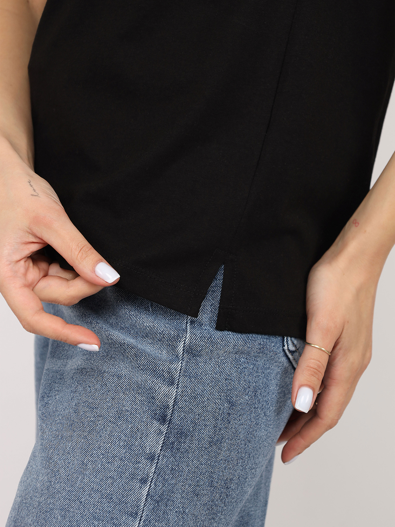 Футболка YUKI модель ЦБ-00270852 Фото