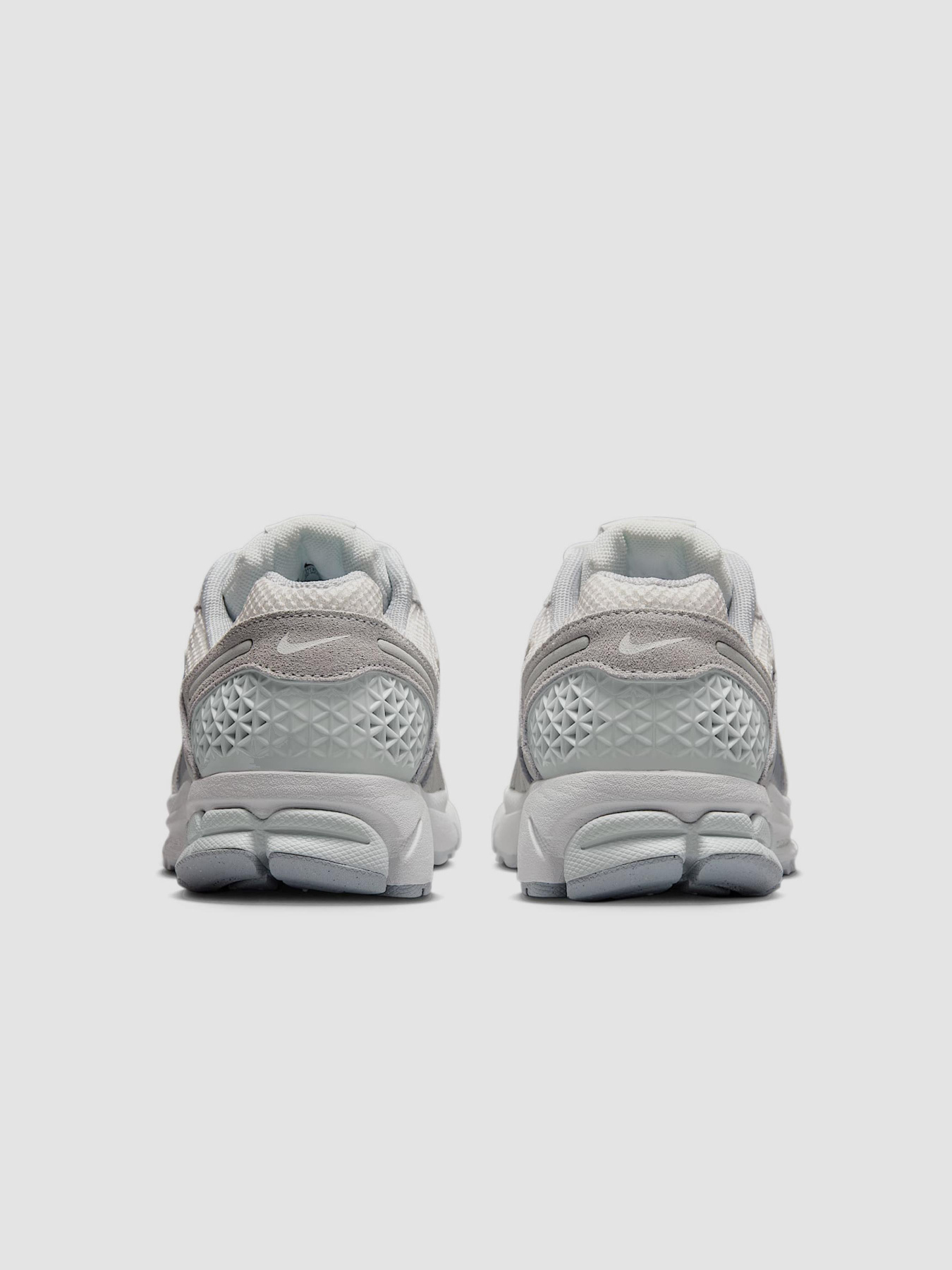 Кросівки NIKE Zoom Vomero 5 модель HQ0458-001 Фото
