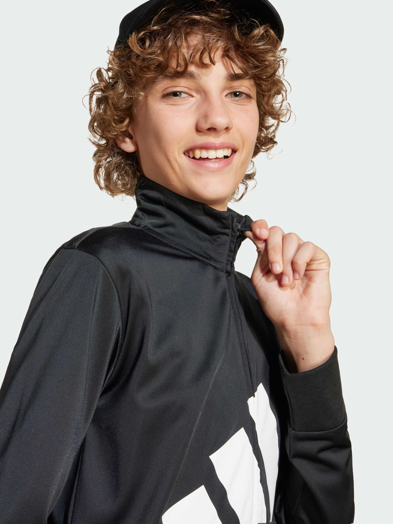 Спортивный костюм Adidas модель JE1399 Фото