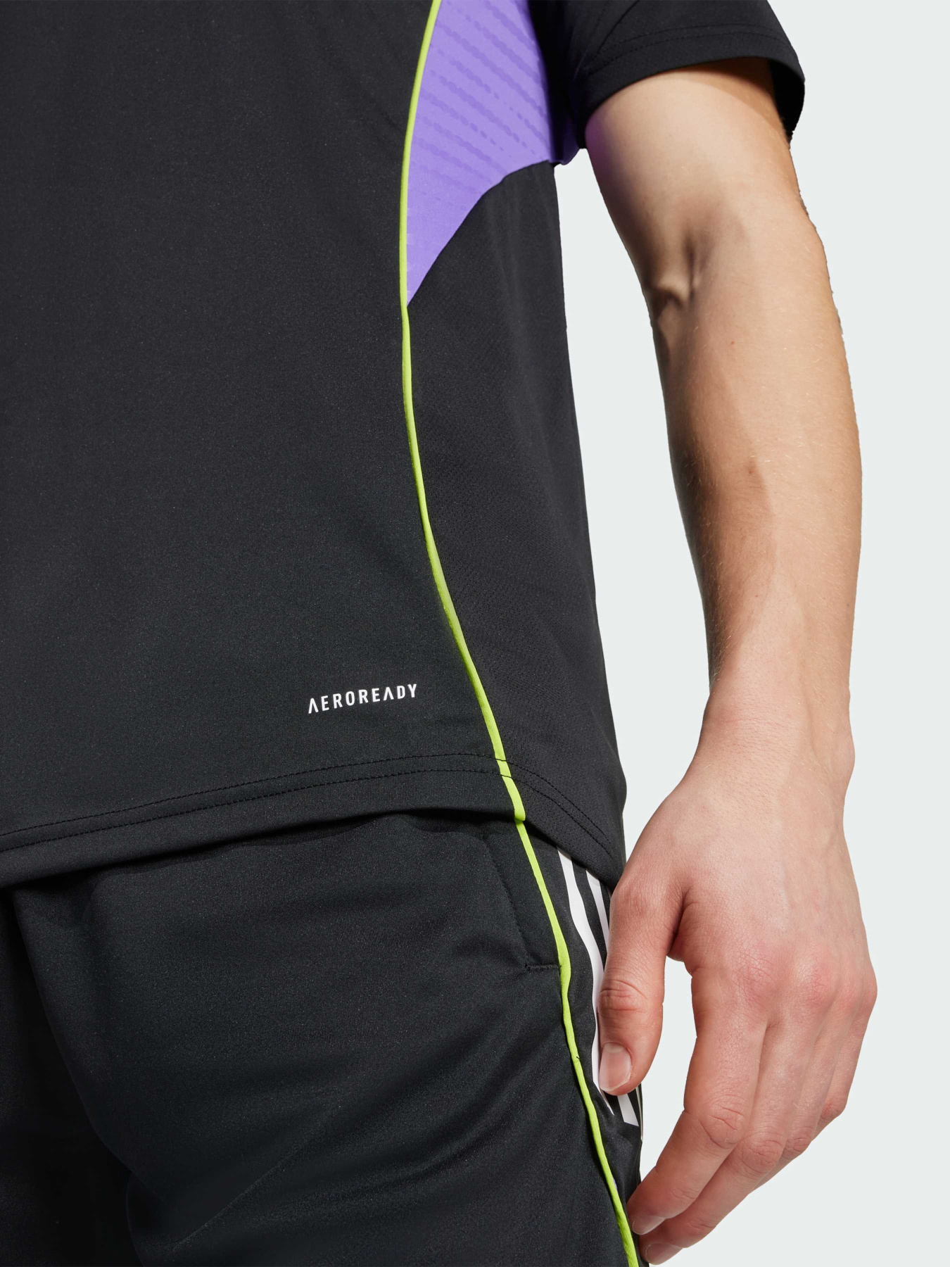 Футболка Adidas Tiro модель JW4360 Футболка Adidas Tiro модель JW4360 Фото