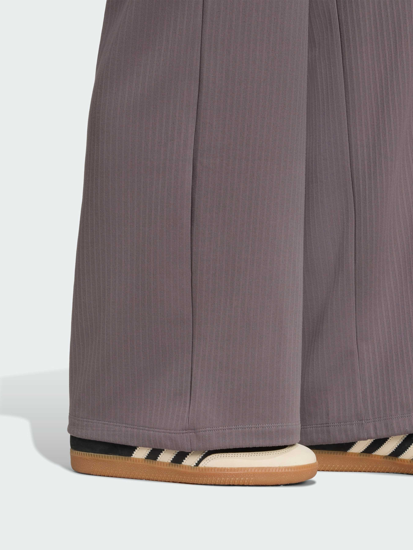 Повседневные штаны Adidas модель JV7485 Повседневные штаны Adidas модель JV7485 Фото