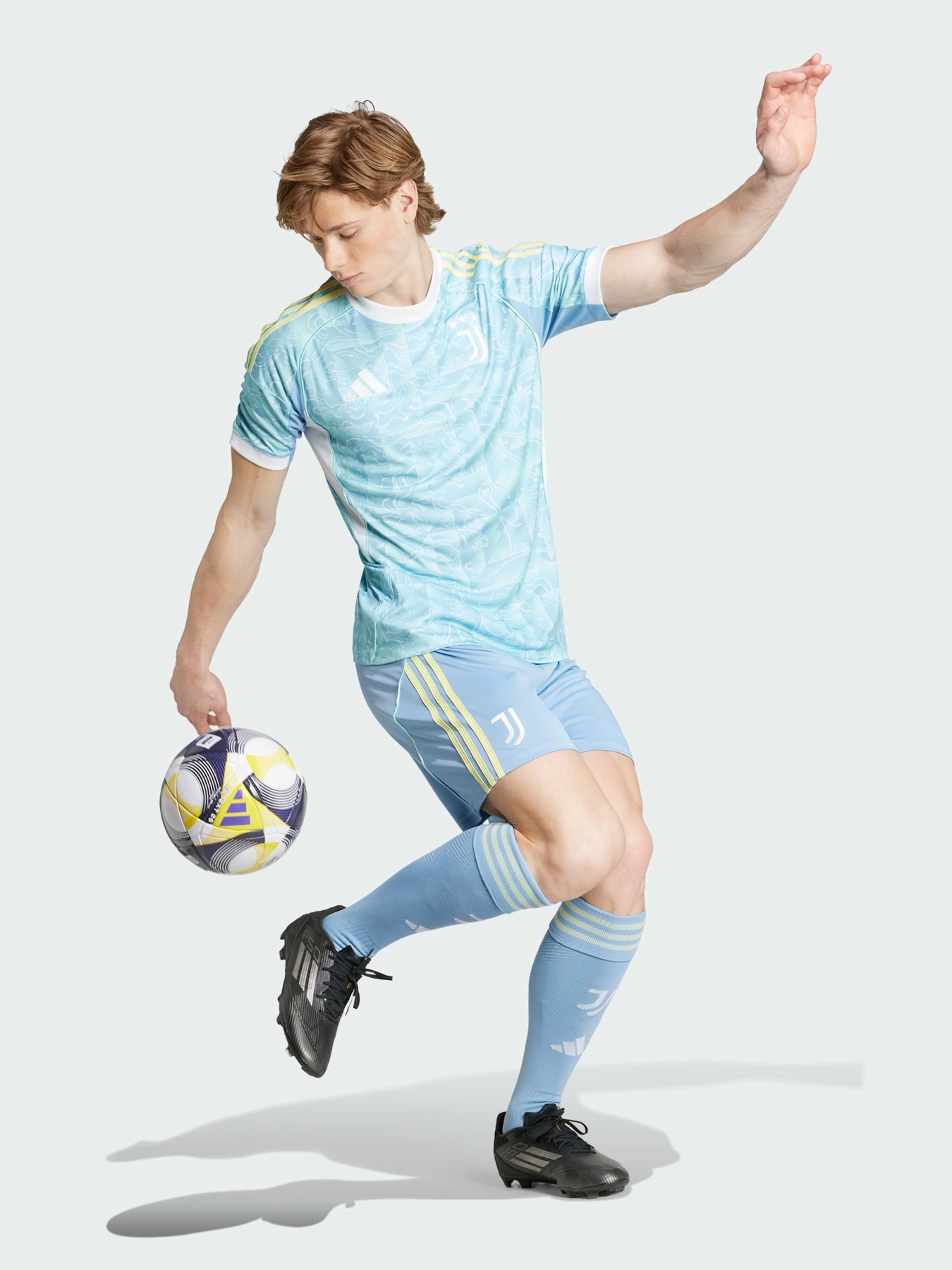 Спортивні шорти Adidas модель JJ4325 Спортивні шорти Adidas модель JJ4325 Фото