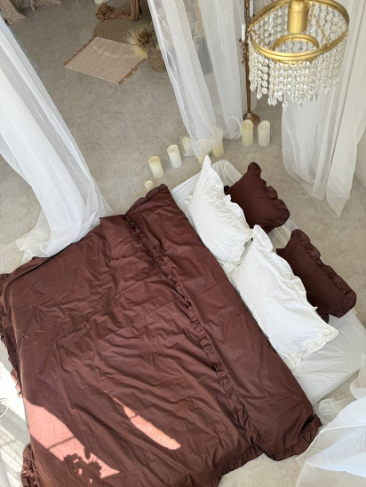 BedclozZzes ­Комплект постільної білизни з тканини ранфорс білий+шоколад з рюшами модель 15422 - фото