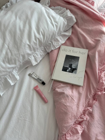 Комплект постельного белья из ткани ранфорс белый+розовый с рюшами. BedclozZzes модель 15241 Фото