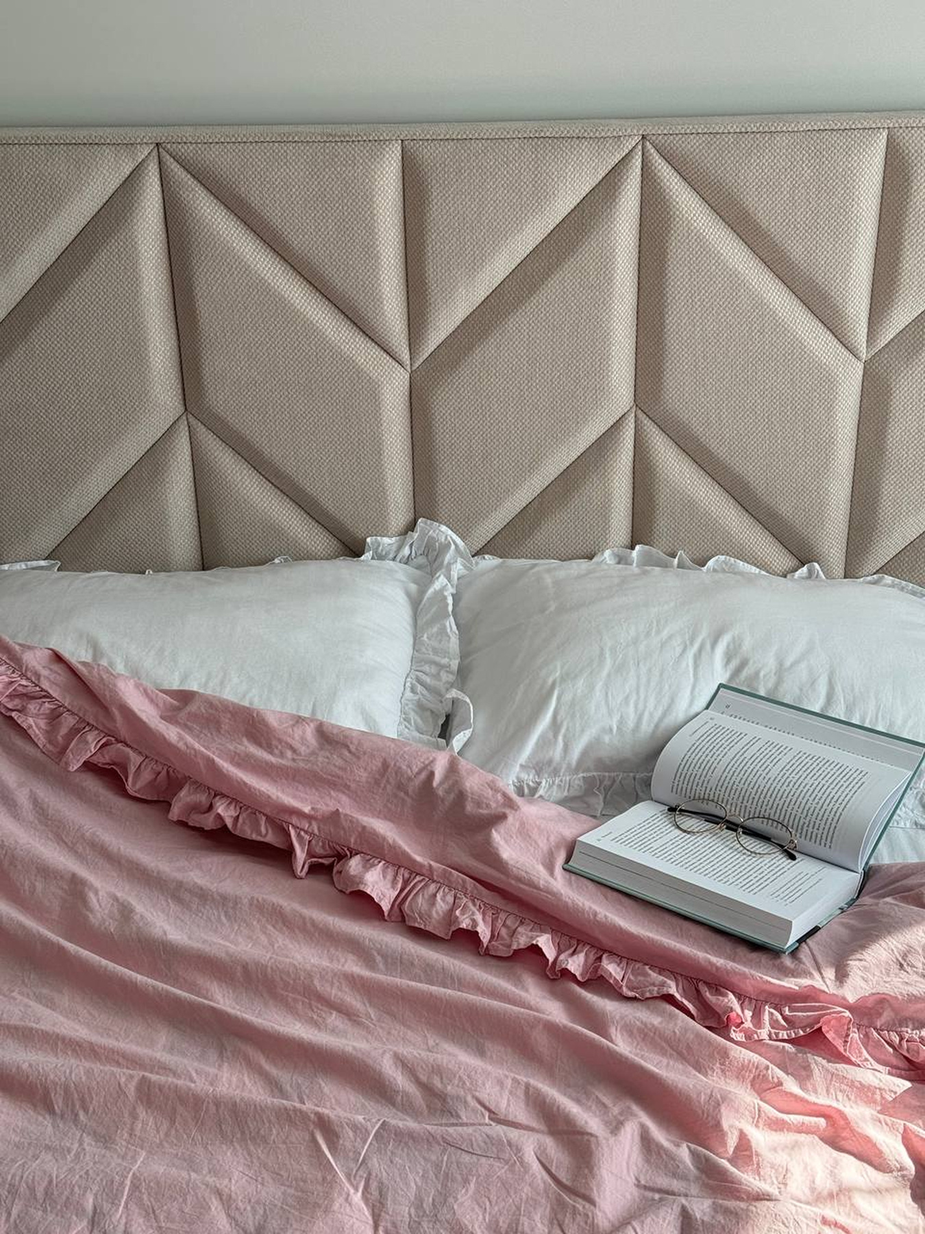 Комплект постільної білизни з тканини ранфорс білий+розовий з рюшами BedclozZzes модель 15241 Фото