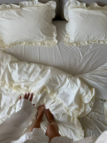 Комплект постельного белья из ткани ранфорс масло с рюшами. BedclozZzes модель 13466 Комплект постельного белья из ткани ранфорс масло с рюшами. BedclozZzes модель 13466 Фото