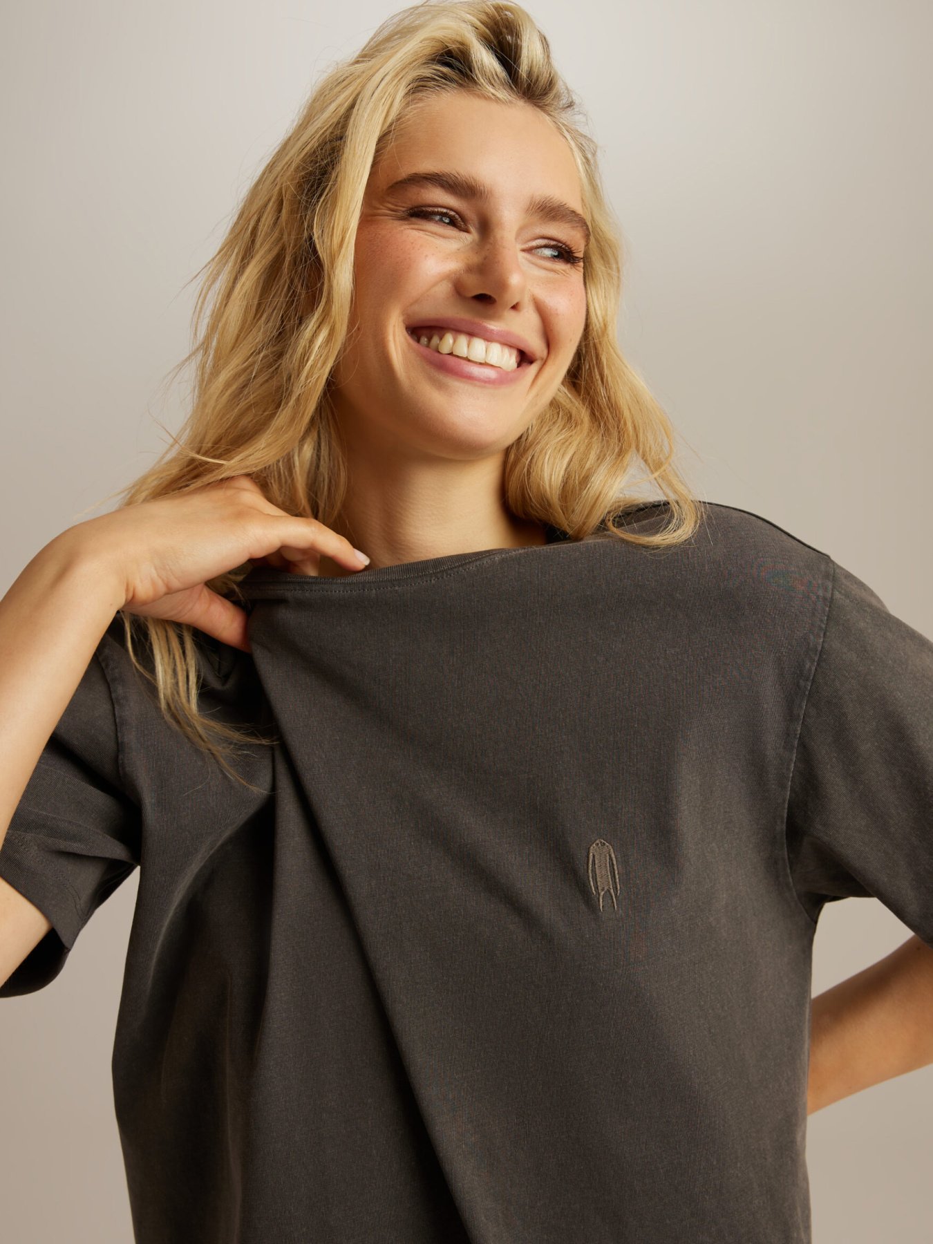 Футболка DIVERSE модель 10047119 Фото