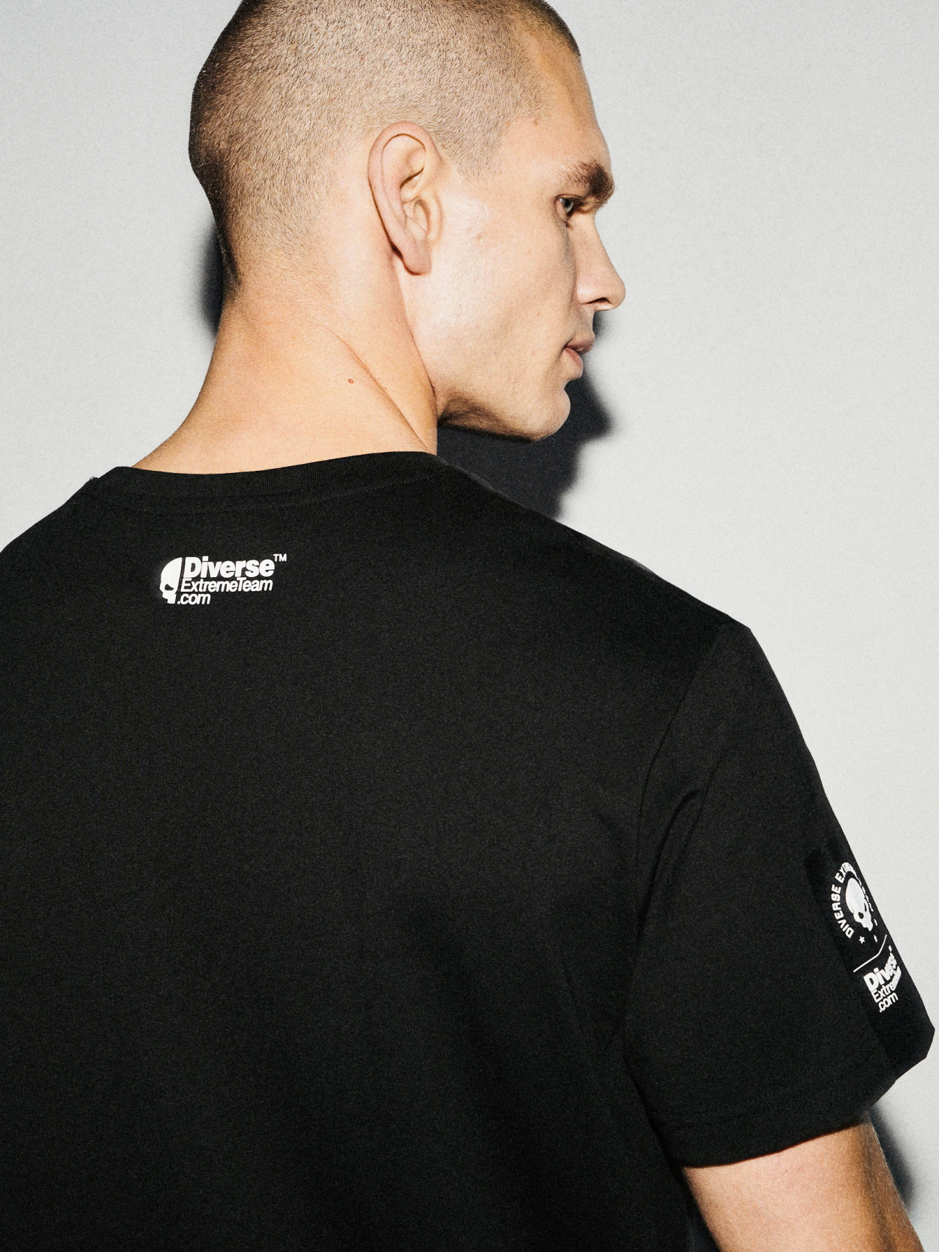 Футболка DIVERSE модель 10046899 Фото