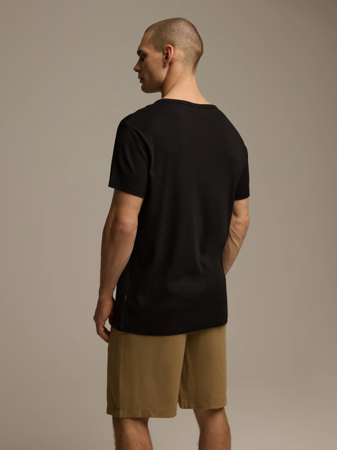 Футболка DIVERSE модель 10046868 Фото