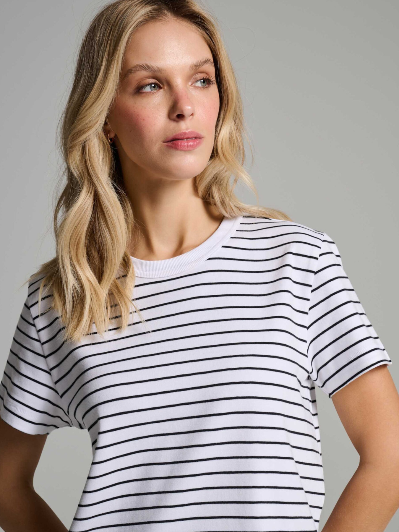 Футболка DIVERSE модель 10046510 Фото