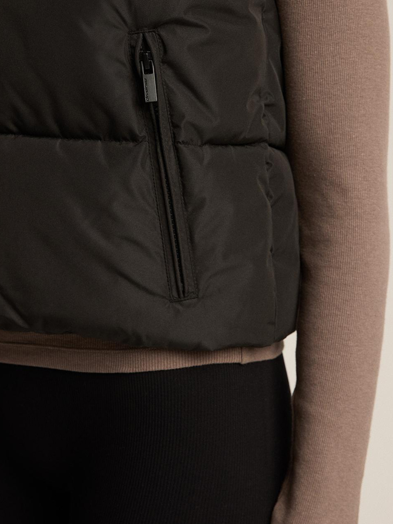 Утеплений жилет DIVERSE модель 10046477 Утеплений жилет DIVERSE модель 10046477 Фото