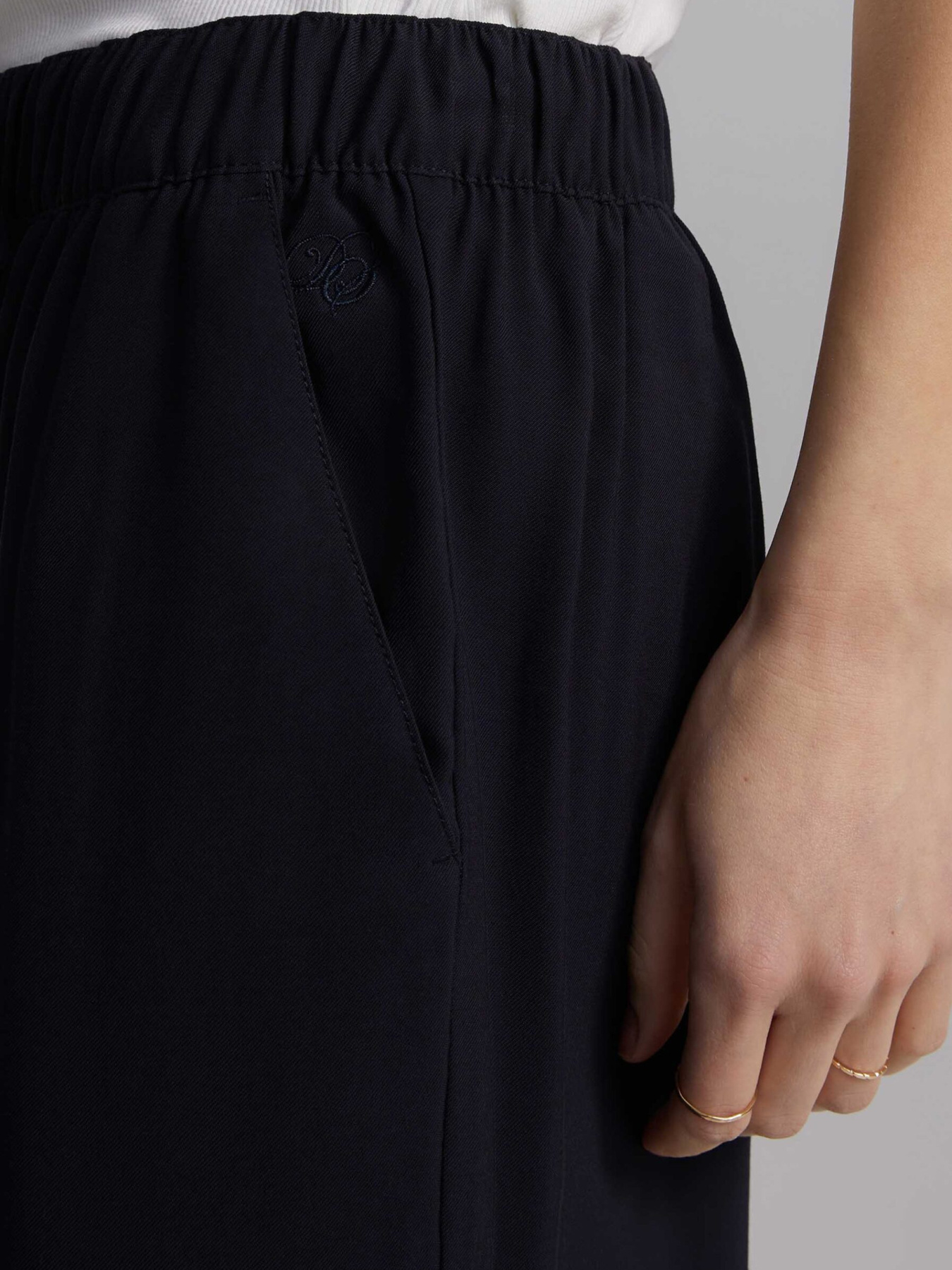 Повсякденні штани DIVERSE модель 10046456 Фото