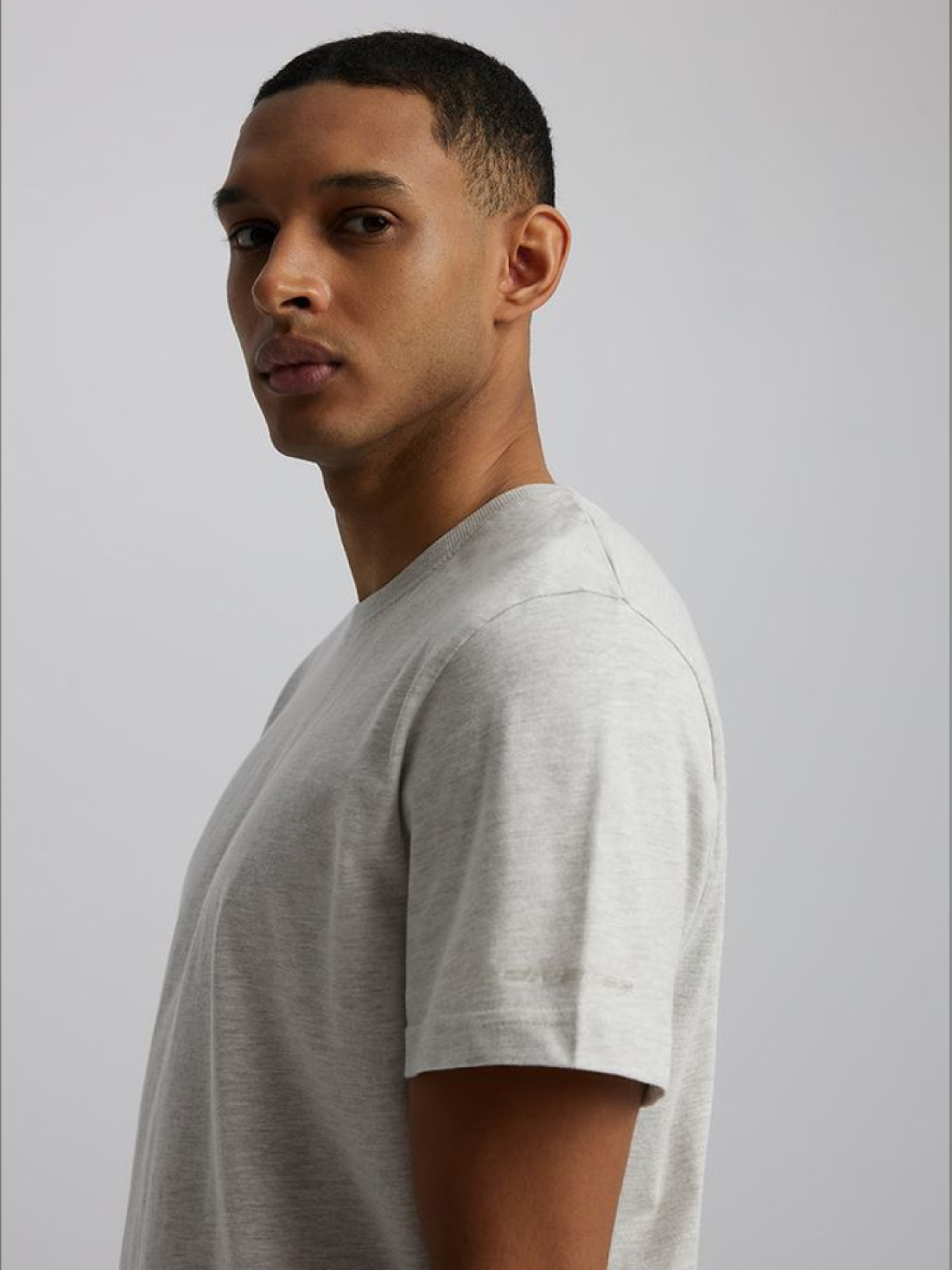 Футболка DIVERSE модель 10046411 Фото